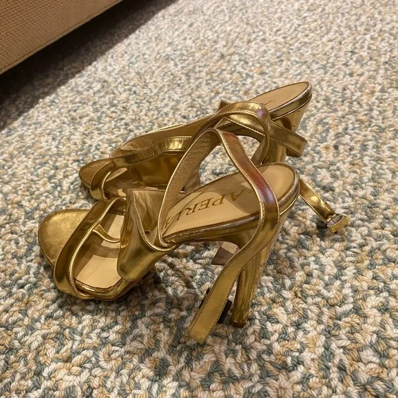 European - Picture 2 of 3